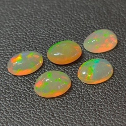 2,43 ct Ópalo talla oval Aprox: 7 x 5 x 3 mm