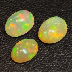 2.61 ct Noble opal oval cut approx: 8 x 6 x 4 mm