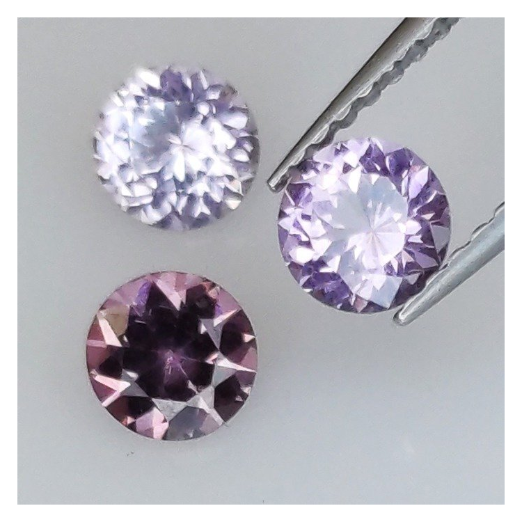 1,23 ct Espinela Talla Redonda aprox 4,5-4,6 mm