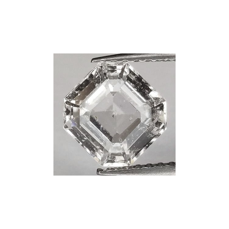 2,11 ct farbloser Saphir im Smaragdschliff  7,15 x 6,94 x 4,20 mm