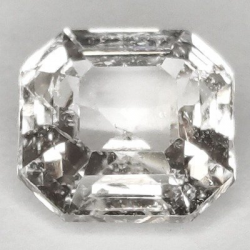 2,11 ct Zafiro Incoloro Talla Esmeralda 7,15 x 6,94 x 4,20 mm