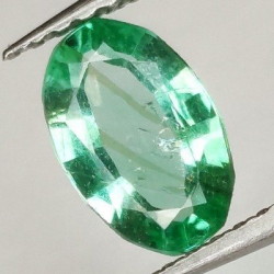 0,90 ct Émeraude ovale 7,87 x 5,15 x 3,10 mm