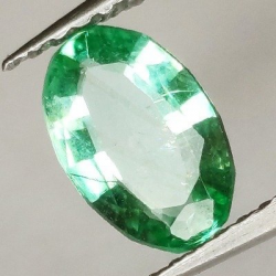 0,90 ct Ovaler Smaragd 7,87 x 5,15 x 3,10 mm