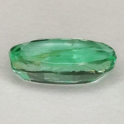 0,90 ct Esmeralda oval 7,87 x 5,15 x 3,10 mm
