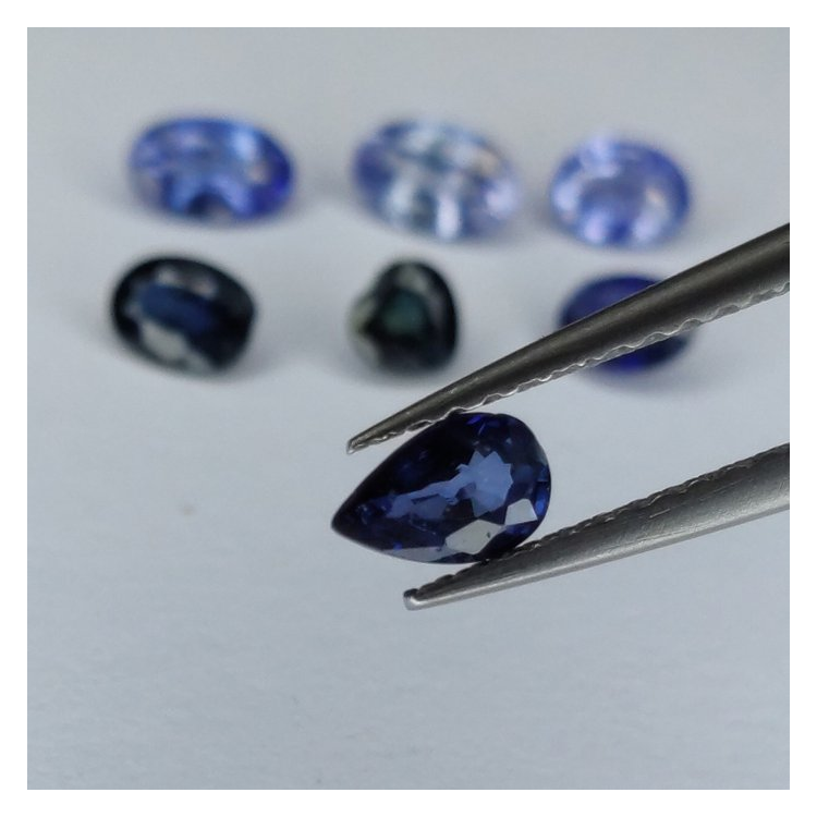 Zaffiro blu ovale da 1,72 ct circa 5 x 3 mm