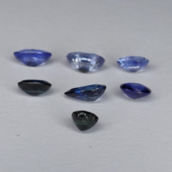 Zaffiro blu ovale da 1,72 ct circa 5 x 3 mm