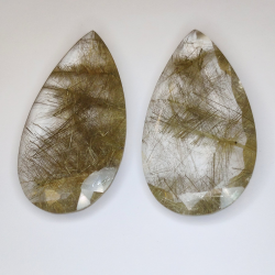 104.46 ct Cuarzo Rutilado Pera aprox 48 x 26 x 7 mm