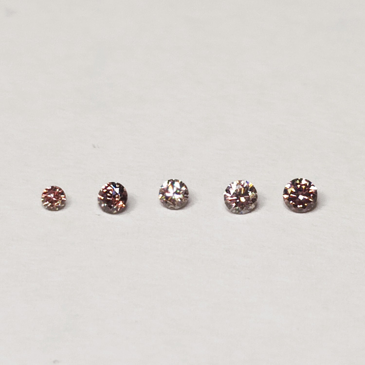 Fancy pink diamond in round cut 1.3-1.9 mm