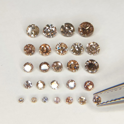 Brown diamond in round cut 1.00-3.65 mm