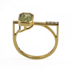 Ring aus 18KT Weißgold mit gelbem Saphir und Diamant.