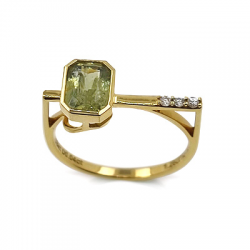 Bague en or blanc 18KT avec saphir jaune et diamant.