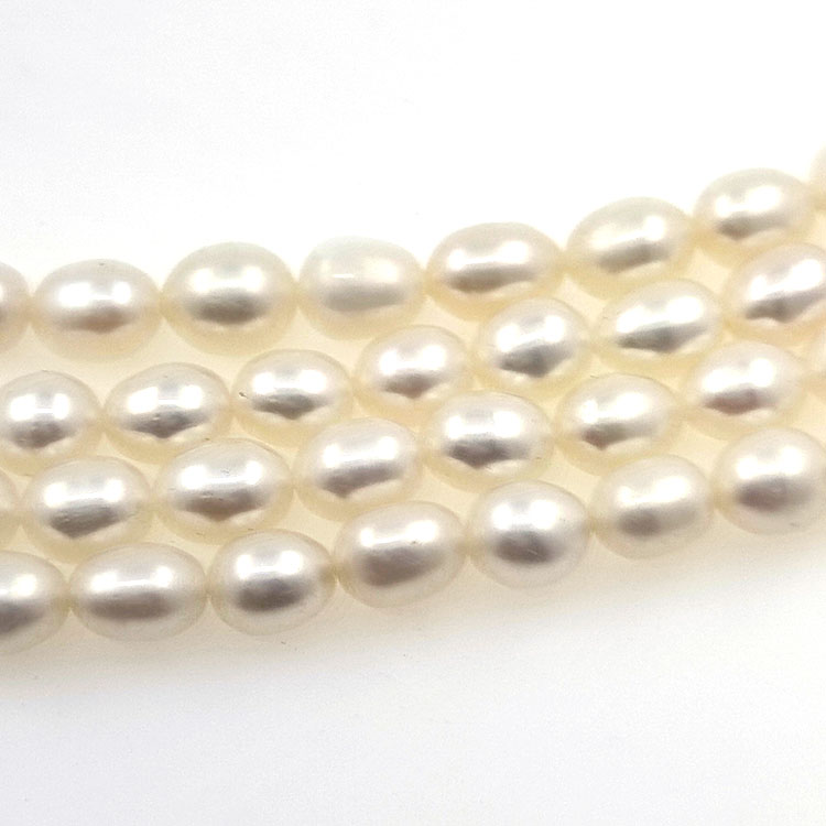 Strand of river pearls of 6 x 5 mm with 40 cm of length