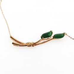 Collar de Jadeita Fei Cui Natural con Diamante Natural en oro blanco de 18kt