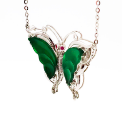 Collar Mariposa de Jadeita Fei Cui Natural con Diamante Natural en oro blanco de 18kt
