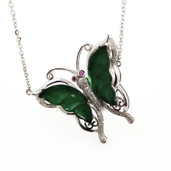 Collar Mariposa de Jadeita Fei Cui Natural con Diamante Natural en oro blanco de 18kt