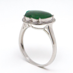 Anillo Pera de Jadeita Fei Cui Natural con Diamante Natural en oro blanco de 18kt