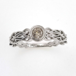 Anillo de Diamante en oro blanco de 14kt nudo celta