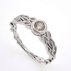 Anello con diamante in oro bianco 14kt Nodo celtico