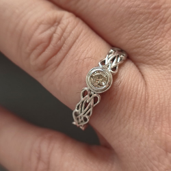 Anillo de Diamante en oro blanco de 14kt nudo celta
