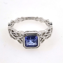Anello di tanzanite in oro bianco 9kt stile nodo celtico