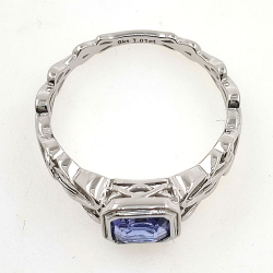 Anillo de Tanzanita en oro blanco de 9kt estilo nudo celta