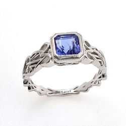 Anello di tanzanite in oro bianco 9kt stile nodo celtico