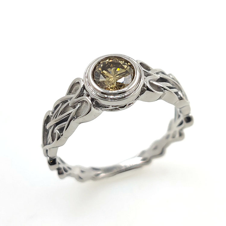 Anillo de Diamante en oro blanco de 18kt nudo celta