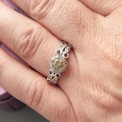 Anello con diamante in oro bianco 18kt Nodo celtico