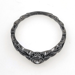 Anillo de Diamante en oro amarillo  de 9 kt con baño de rodio negro en nudo celta