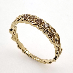 Diamond Ring in 14kt yellow gold Celtic Knot
