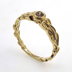 Anillo de Diamante en oro amarillo de 9 kt nudo celta