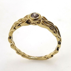 Diamantring aus 9kt Gelbgold Keltischer Knoten
