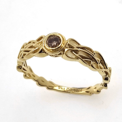 Diamantring aus 9kt Gelbgold Keltischer Knoten