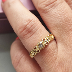 Diamantring aus 9kt Gelbgold Keltischer Knoten