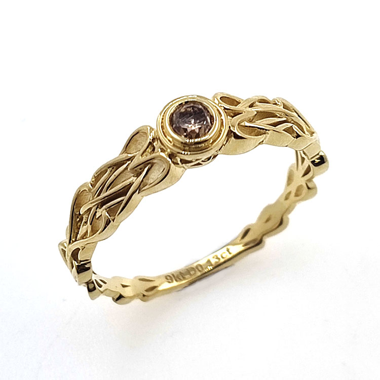 Diamantring aus 9kt Gelbgold Keltischer Knoten