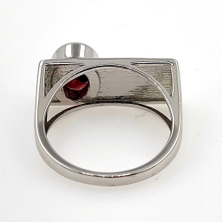 Anillo de gemas en Plata de Ley 925 bañada en oro amarillo, oro rosa o rodio blanco.