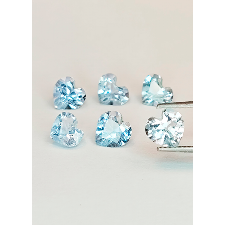 Aquamarin im Herzschliff, 3,8 bis 5,0 mm, 1 ct
