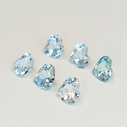 Aquamarin im Herzschliff, 3,8 bis 5,0 mm, 1 ct
