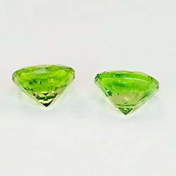 Peridoto talla cojín 6 mm 2 pz