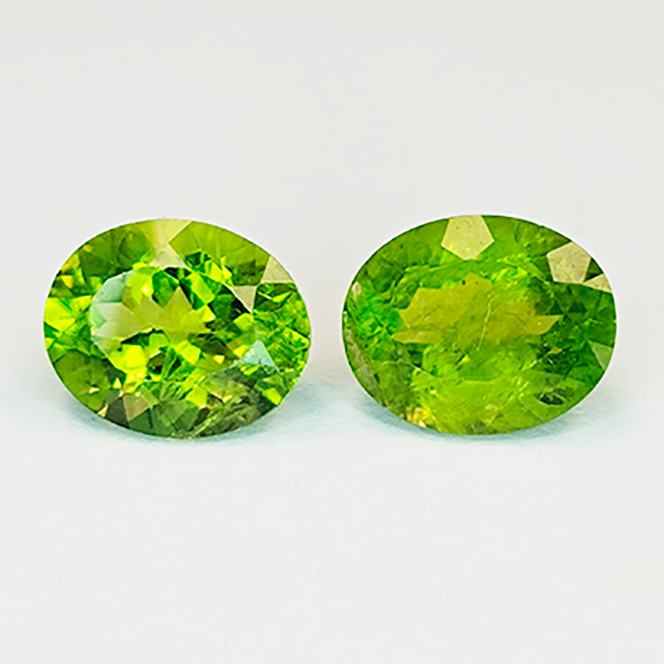 Peridot, oval geschliffen, 10 x 8 mm, 1 Stück