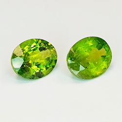 Oval-cut peridot, 10 x 8 mm, 1 piece