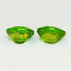 Oval-cut peridot, 10 x 8 mm, 1 piece