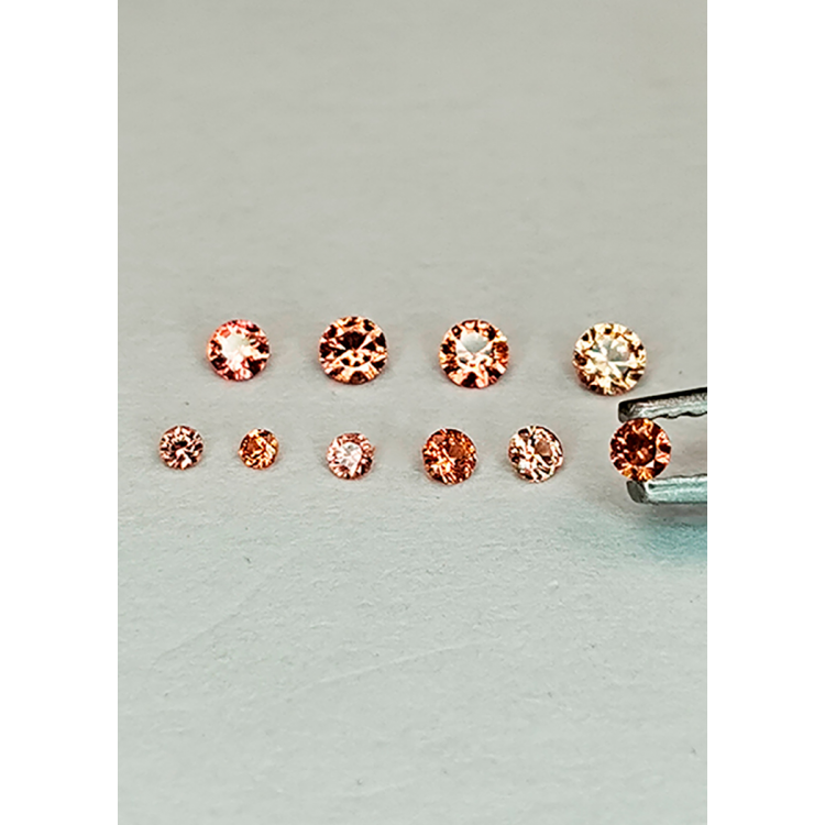 Brilliant-cut padparadscha sapphire, 1 to 2 mm, 1 ct