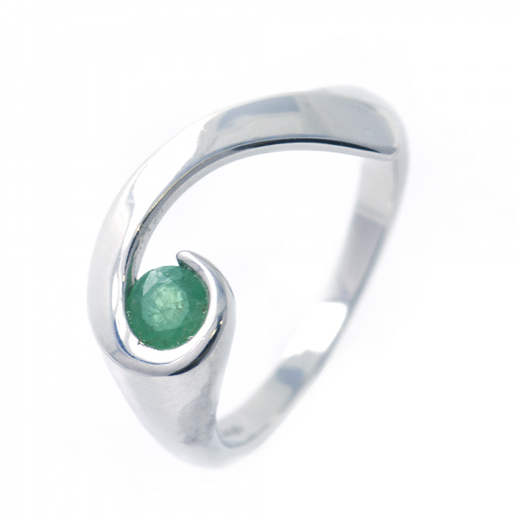 Anillo de gemas en Plata de Ley 925 bañada en rodio blanco.