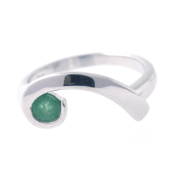 Gemstone ring in 925 sterling silver plated with white rhodium.