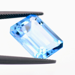 13,73 ct Blue Topaz Emerald Cut