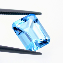 13,35 ct Blue Topaz Emerald Cut