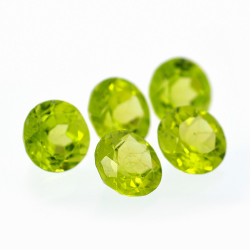 Peridot 7 mm Round Cut