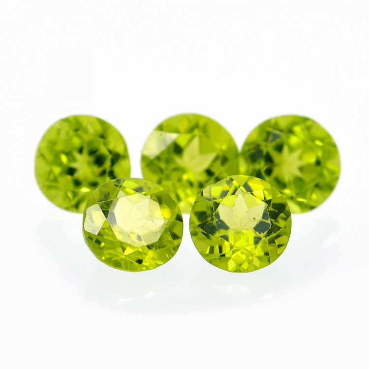 Peridot 7 mm Round Cut