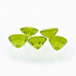 Peridot 7 mm Round Cut